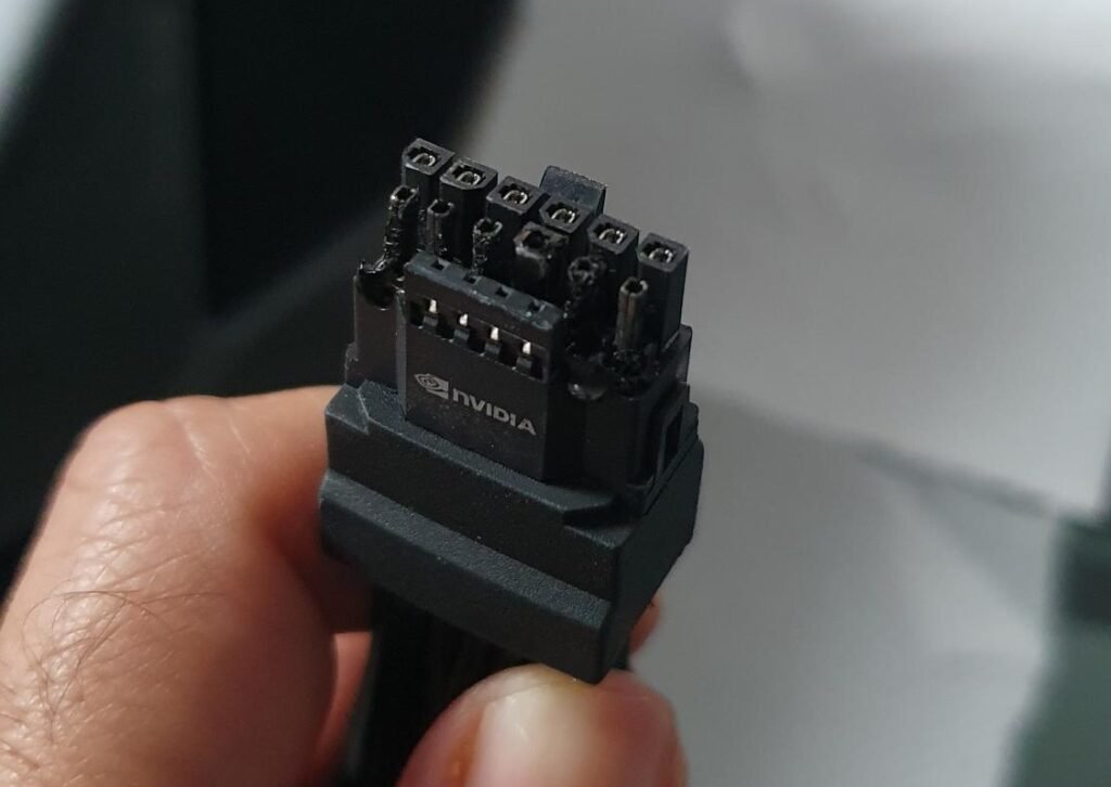RTX 5090 queima conector mesmo com encaixe perfeito